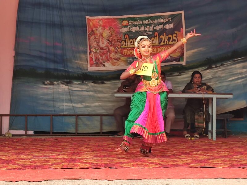 പ്രമാണം:42073 School kalolsavam.jpg