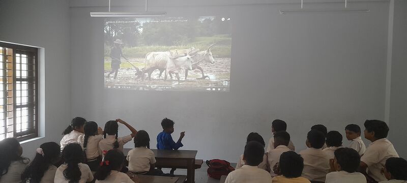 പ്രമാണം:42502-hightec Class.jpg