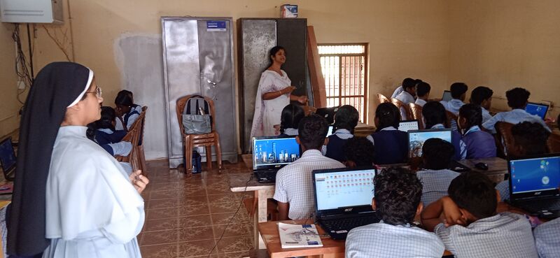 പ്രമാണം:46068 LK RBOTIC FEST1.jpg