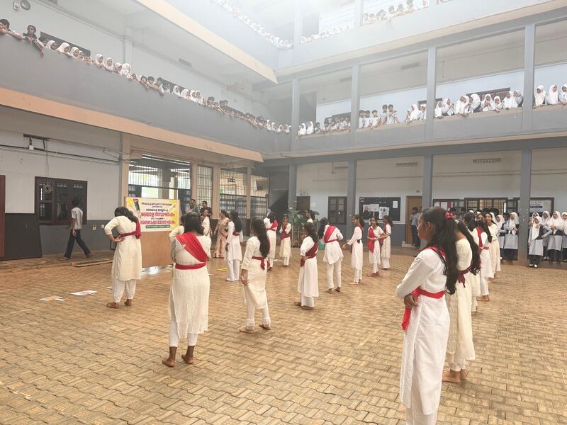 പ്രമാണം:11021 flash mob november 1.jpg