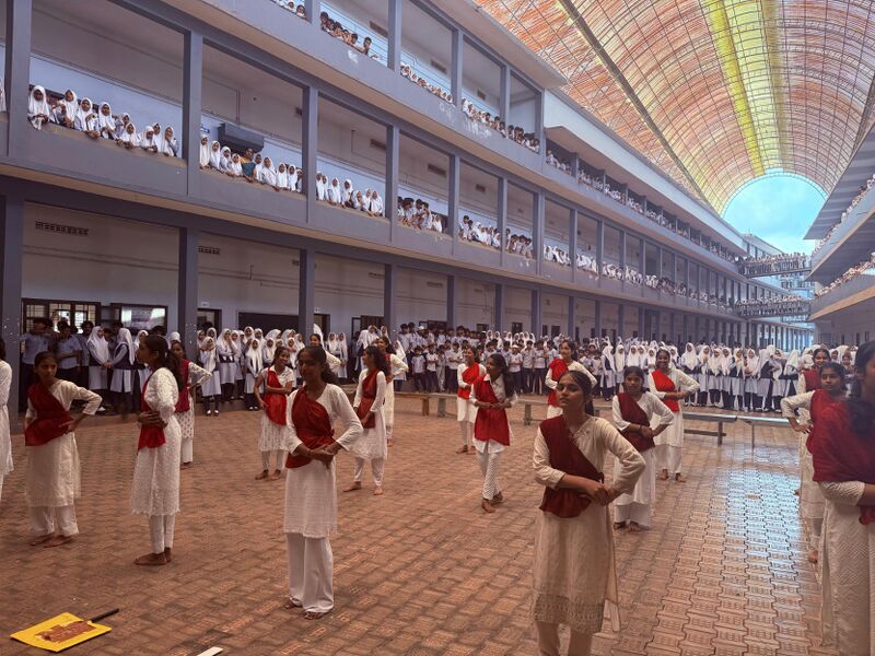 പ്രമാണം:11022 flashmob tihss.jpg