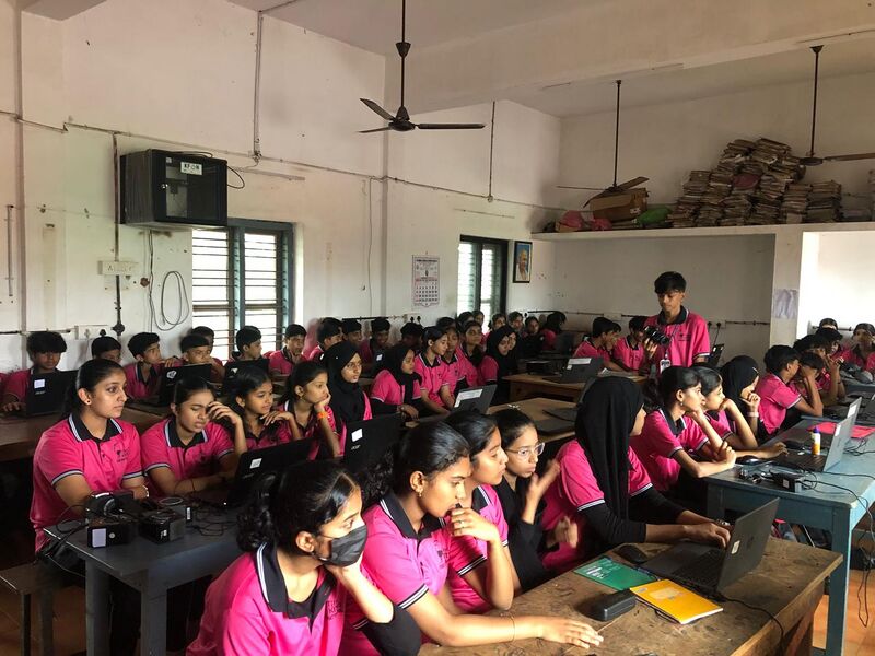 പ്രമാണം:11053 LKcamp.jpg