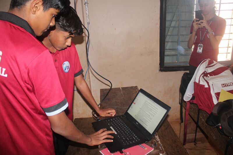 പ്രമാണം:11053 projector 1.jpg