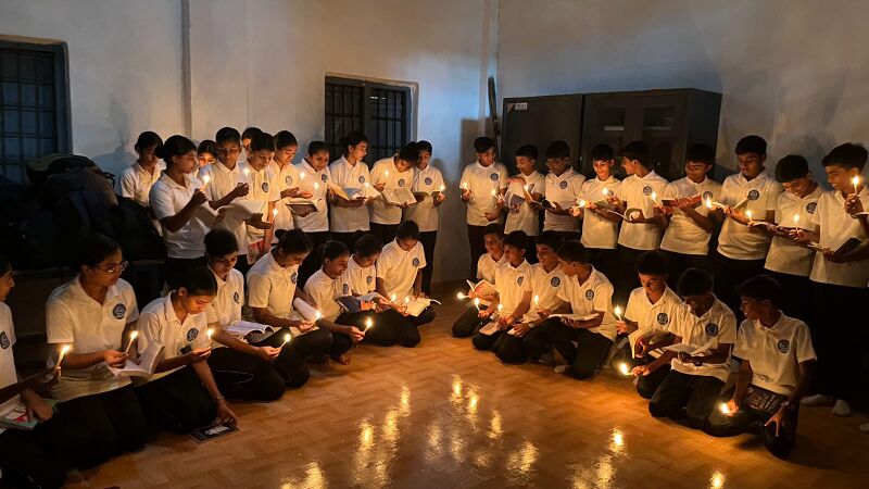 പ്രമാണം:12009 aksharavelicham 2.jpeg