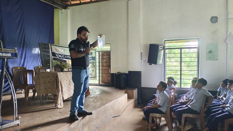 പ്രമാണം:12028-kgd-rabiesclass1.jpg