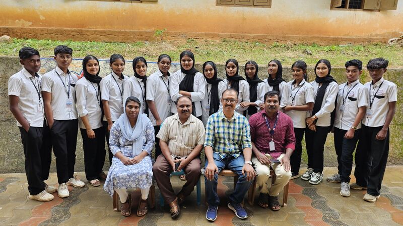 പ്രമാണം:15036 2024-27 batch student.jpg