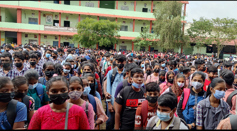 പ്രമാണം:15051 students.png