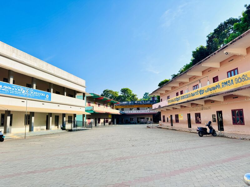 പ്രമാണം:15084-GHSVARAMBETTA SCHOOL PHOTO.jpeg