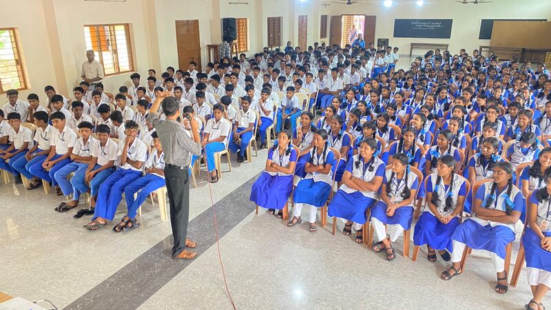 പ്രമാണം:35052 teens club 2.jpg