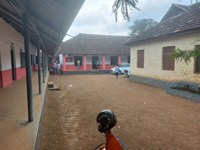 പ്രമാണം:38006 SCHOOL BUILDING.jpeg