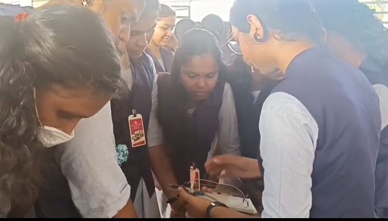 പ്രമാണം:39029 robotics4.jpeg