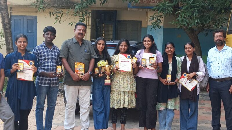 പ്രമാണം:43018 science fair .jpeg