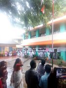 സ്വാതന്ത്യദിനത്തിന് പതാക ഉയർത്തുന്നു