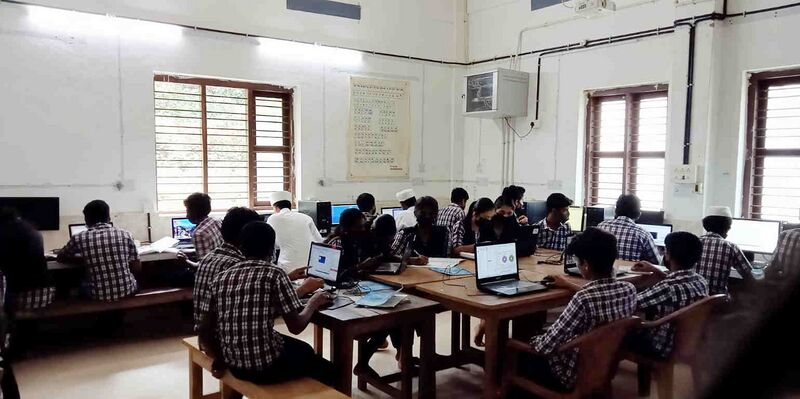 പ്രമാണം:47089 hs it lab.jpeg