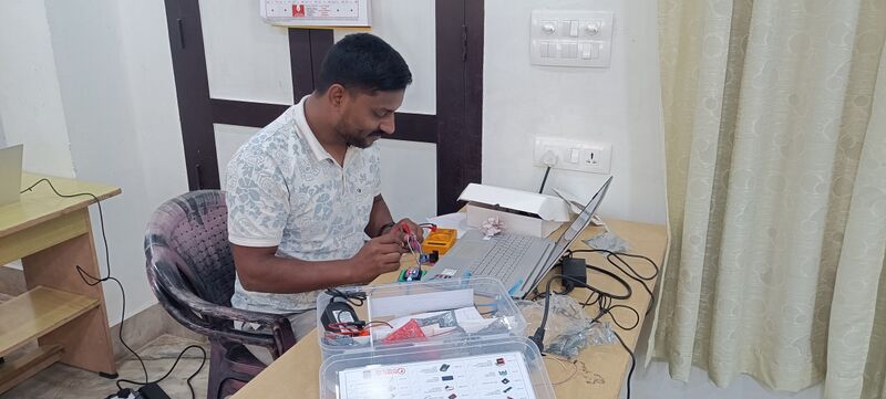 പ്രമാണം:Drcmlp-feb18-adv rob kit test-5.jpg