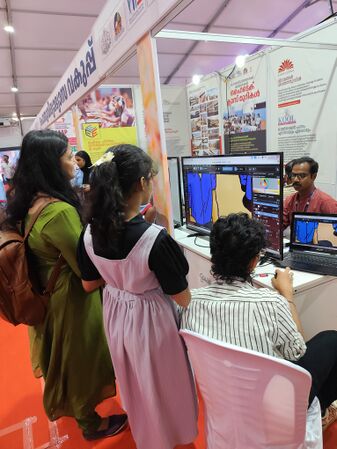 അഭിനവ് ഷൈജു ചിത്രം വരക്കുന്നു