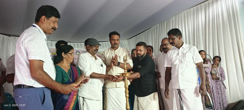 പ്രമാണം:Pravesanolsavam ghs beenachi 2025-26.jpg