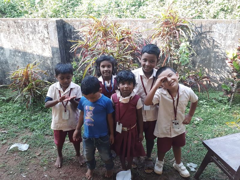 പ്രമാണം:STUDENTS 2 EALPS.jpg