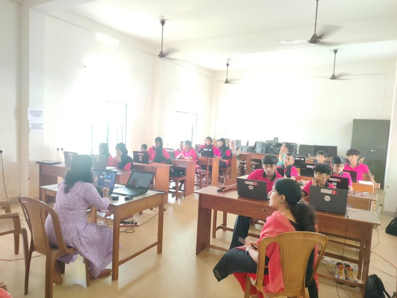 പ്രമാണം:14022 School camp.jpg