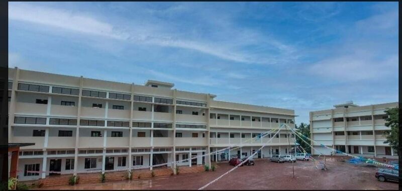 പ്രമാണം:16009-school building.jpeg