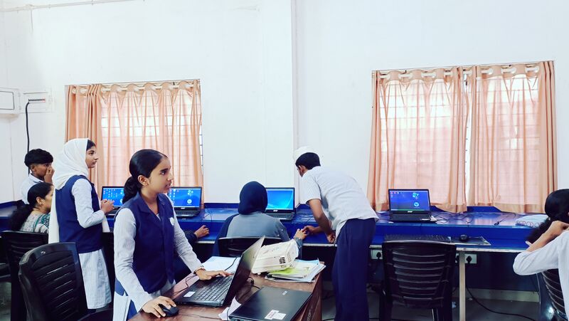 പ്രമാണം:16056 Parents class.jpg