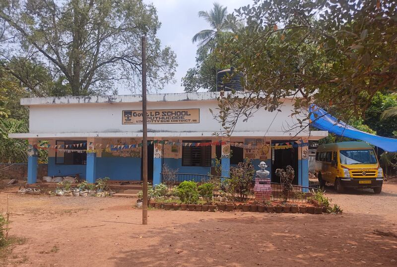 പ്രമാണം:18352 School Ppic.jpg