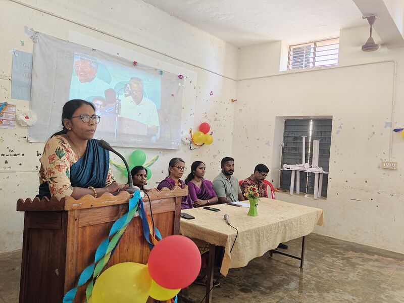 പ്രമാണം:21068 praveshanolsavam 1.resized.jpg