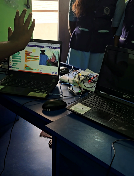 പ്രമാണം:25068 LKrobofest2024-25 demo-4.png