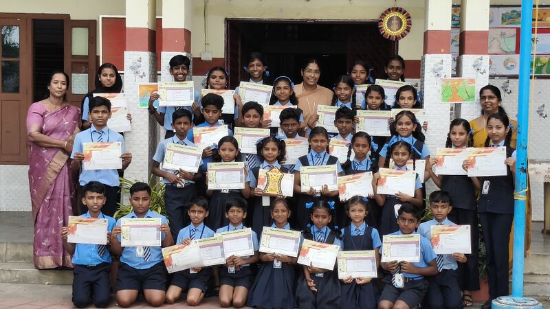 പ്രമാണം:26337-ekm-kalolsavam winners.jpg