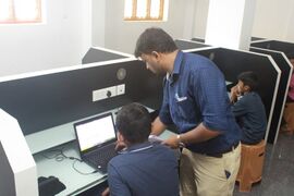 കൈറ്റ് മാസ്റ്റർ ബിബീഷ് ജോൺ പരീക്ഷ നടത്തിപ്പിനിടെ