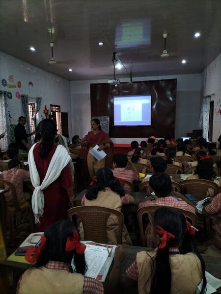 പ്രമാണം:32450-hitech class.jpg