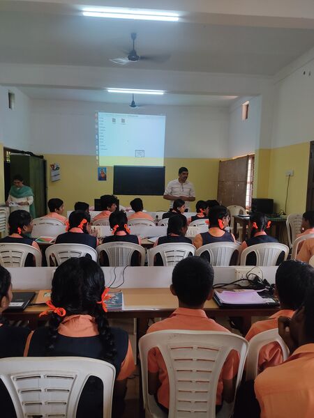 പ്രമാണം:34035 projector.jpg