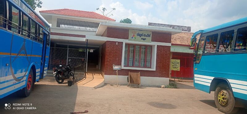 പ്രമാണം:42071 school Kallara bus stand.jpeg