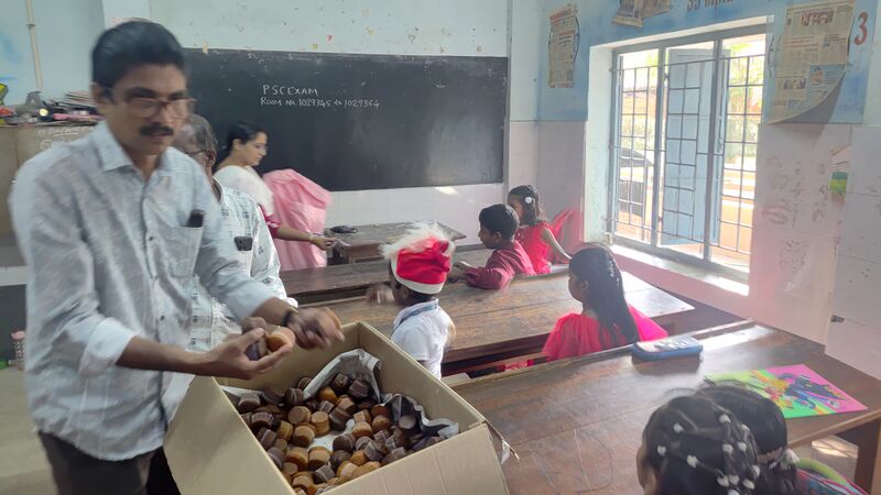 പ്രമാണം:42085 christmas 25 3.jpg