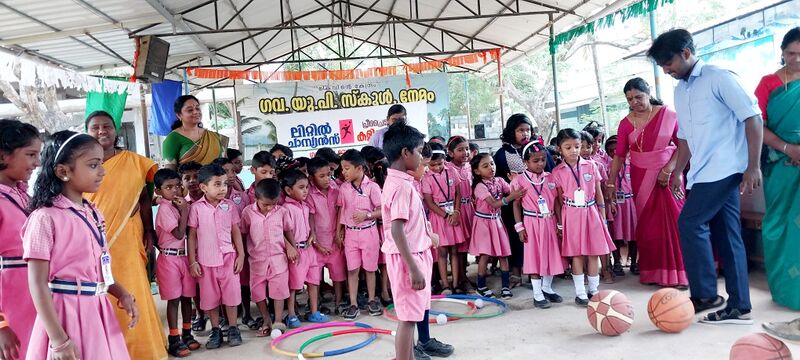 പ്രമാണം:44244 little champion.jpg