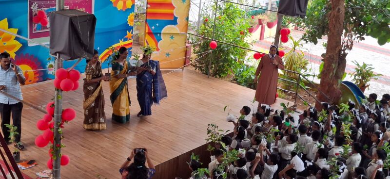 പ്രമാണം:44443navakerala1 2025.jpg