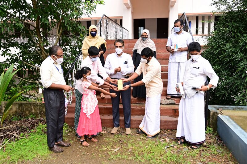 പ്രമാണം:47045-gadget 2.jpg