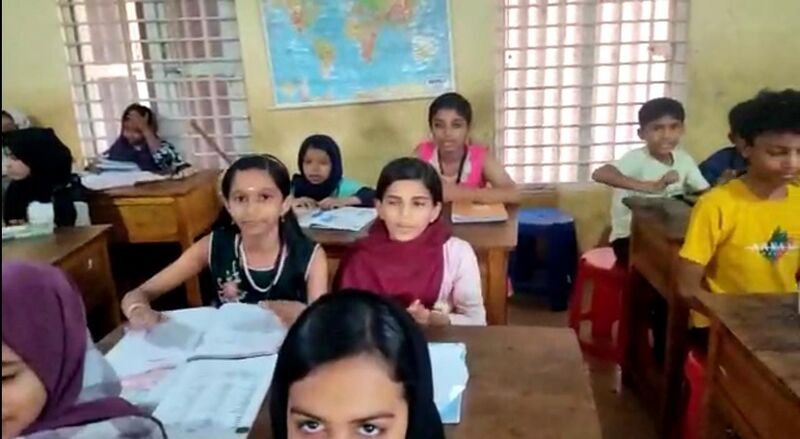 പ്രമാണം:48253 child friendliy class rooms.jpeg