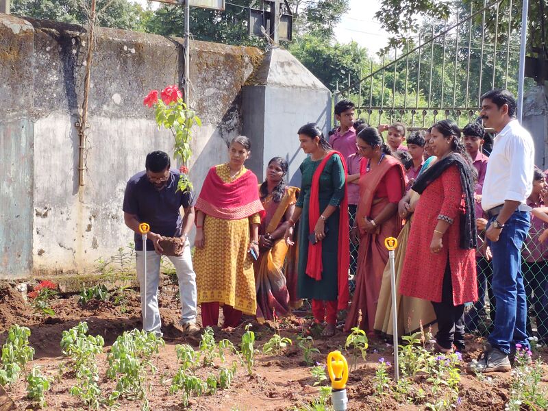 പ്രമാണം:21068 pkd garden.jpg