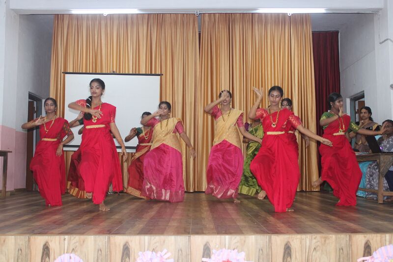 പ്രമാണം:22076 reading1.resized.JPG