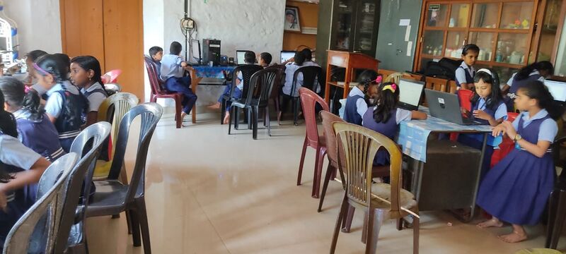 പ്രമാണം:32357 hitech smart classroom.jpg