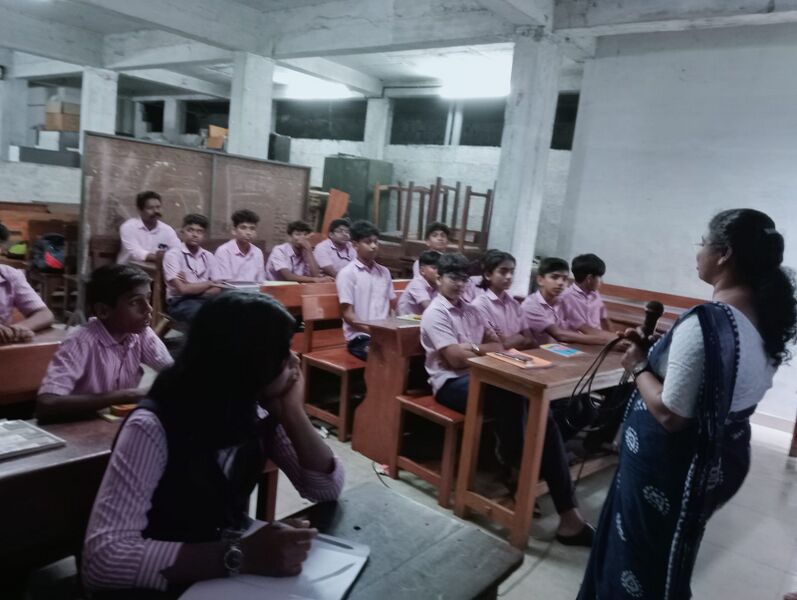 പ്രമാണം:32501-Teens-club Awareness class.jpg