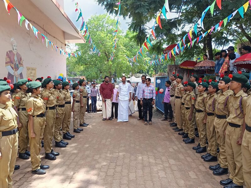 പ്രമാണം:41089 back to school 2.jpg