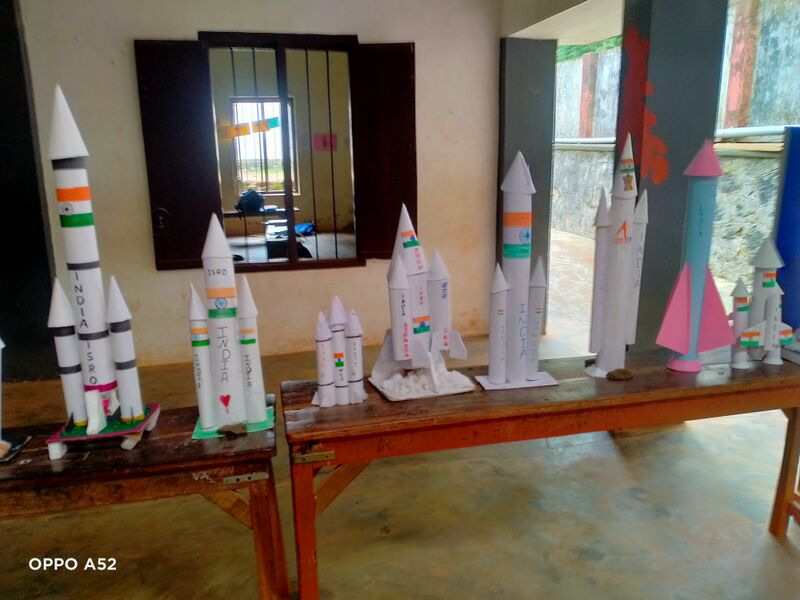 പ്രമാണം:42662 rocket2.jpg
