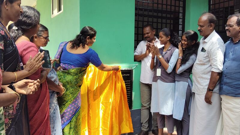 പ്രമാണം:ടോയ്ലറ്റ് കോംപ്പക്സ് ഉത്ഘാടനം.jpg