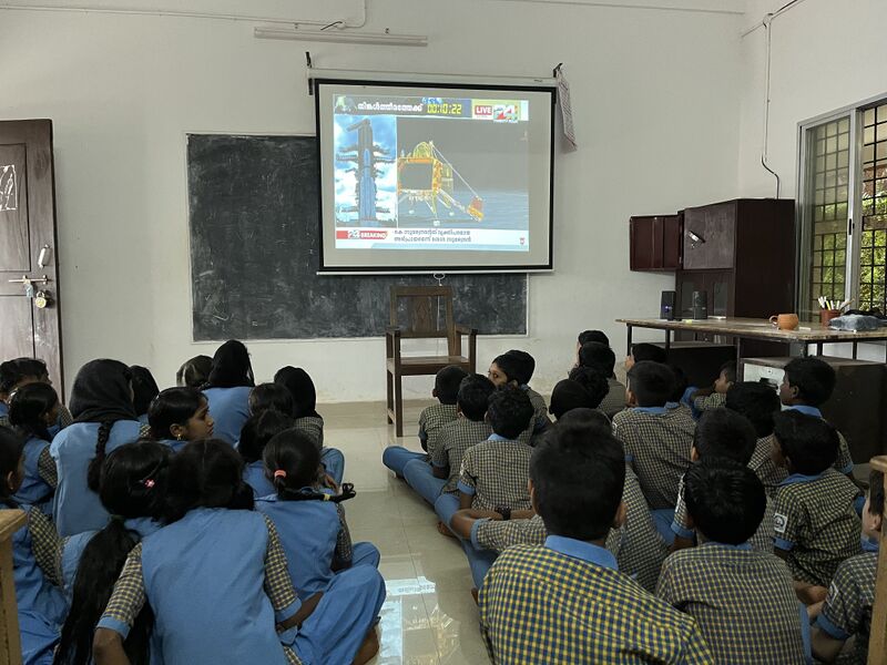 പ്രമാണം:11031 Hitech Class Presentation.jpg