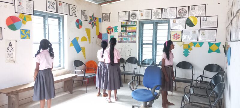 പ്രമാണം:14657 hitech maths lab.jpg