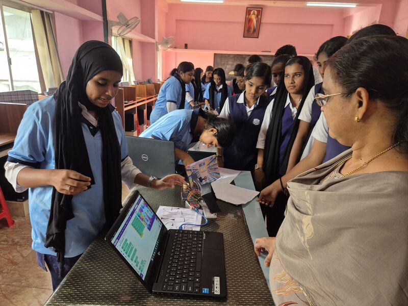 പ്രമാണം:18014 FREEDOM FEST4.jpg