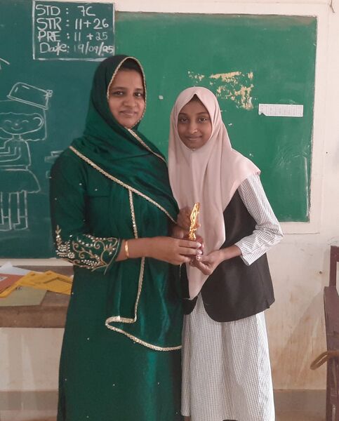 പ്രമാണം:18068-CLASS TOPPERS BVSJ4579.JPG