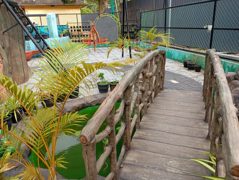 പ്രമാണം:19671 schoolpark.jpg